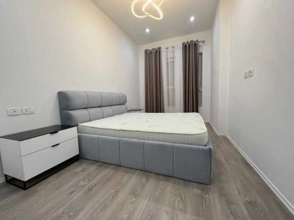 Tirane, jepet me qera apartament 2+1 Kati 3, 87 m² 400 Euro (Ali Demi)