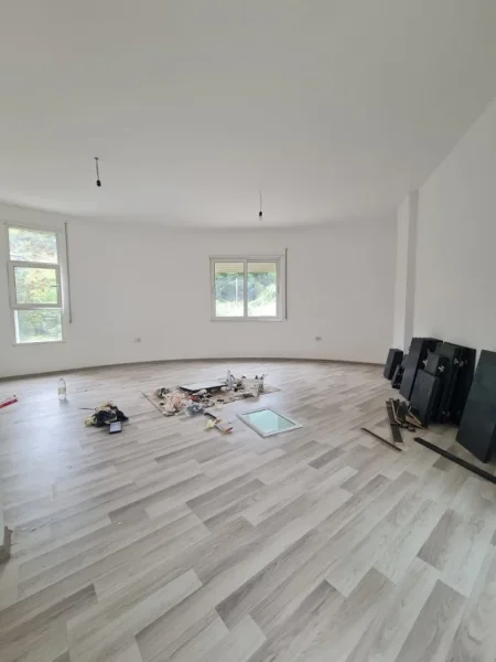 SHITET APARTAMENT 1+1 81.5M2 82000 EURO FRESK