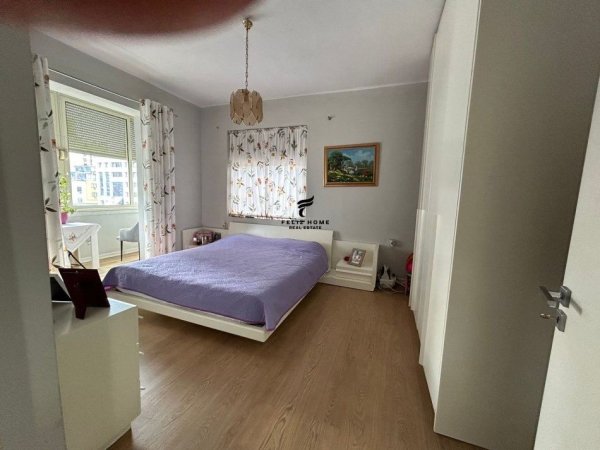 SHITET APARTAMENT,BULEVARDI I RI,205.000 EURO.