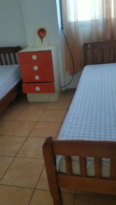 Jepet me qera Apartamenti 2+1 350 mije leke, rr. Selaudin Zorba prane Spitalit Amerikan 2.