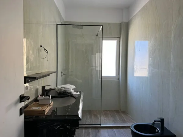 Apartament - Me Qira - Lunder, Shqipëri
APARTAMENT 1+1 PER QIRA TEK LIQENI I FARKES!