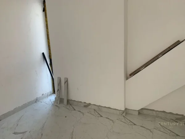 ZYRE ME QIRA TEK KOMPLEKSI ARLIS, FARMACIA 10!!