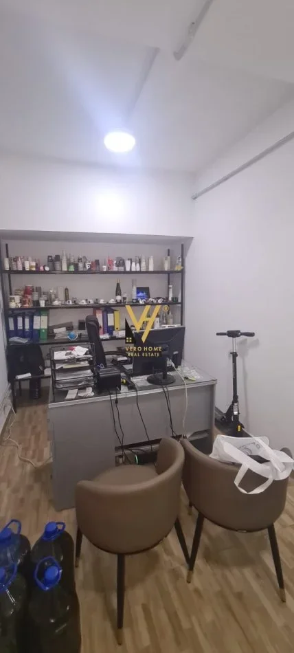 SHITET MAGAZINE EDHE PARKIM TE KOMPLEKSI KONTAKT , 21 DHJETORI 110.500 EURO