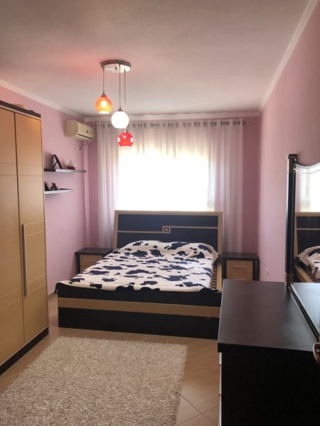 Shitet Apartament 2+1+2