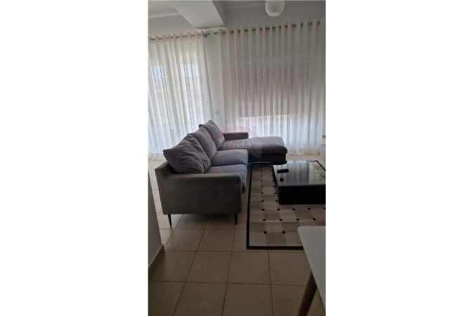 Apartament 1+1+post parkimi me qira tek Mangalemi 400 €