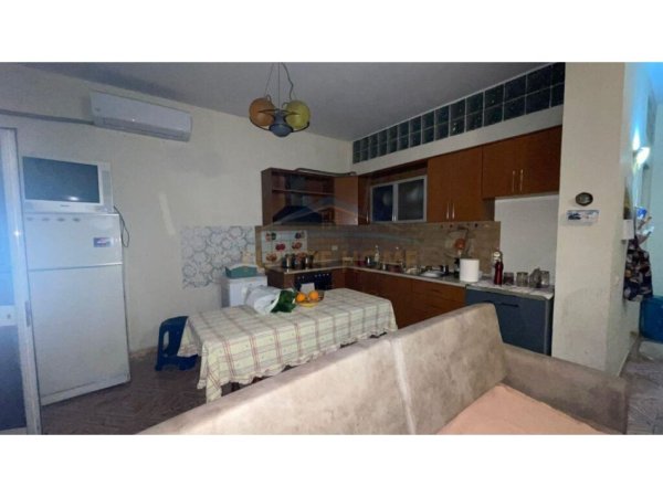 Shitje, Apartament 1+1, Shallvaret, Tiranë.