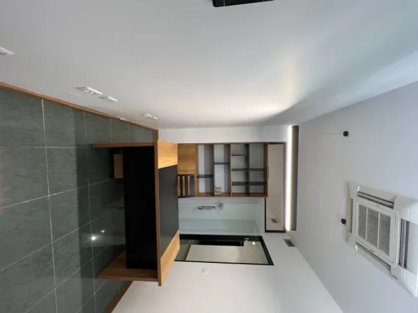 Jepet me qera ambjent biznesi.