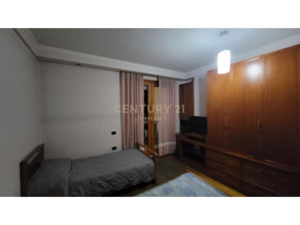 APARTAMENT 3+1+2 ME QIRA, PRANE AMBASADES AMERIKANE, RRUGA E ELBASANIT! ,1400euro