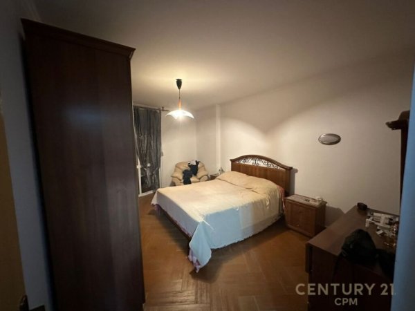 Jepet me qira apartament 1+1 tek ish Ekspozita.