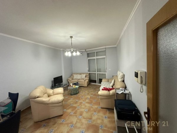 Jepet me qira apartament 1+1 tek ish Ekspozita.