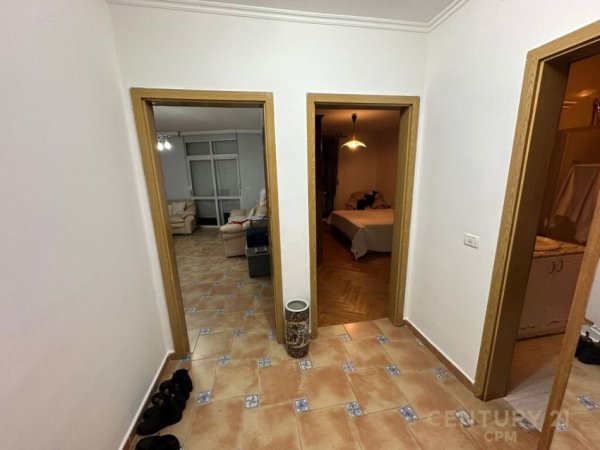 Jepet me qira apartament 1+1 tek ish Ekspozita.