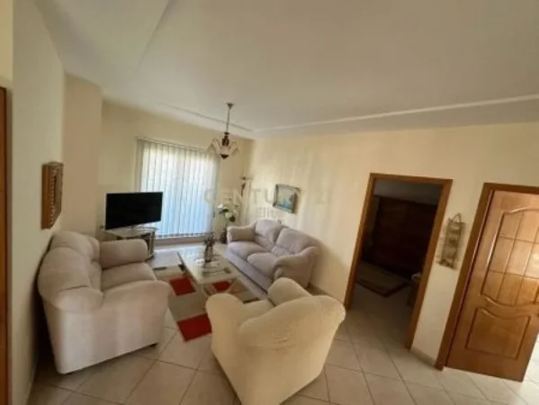 JEPET ME QIRA APARTAMENT 2 + 1 NE RRUGEN HIM KOLLI.