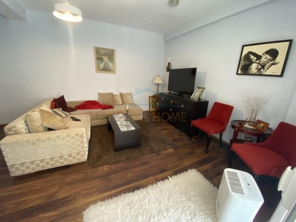 Shitet, Apartament 3+1, në Rrugën Kongresi Manastirit, Tiranë.