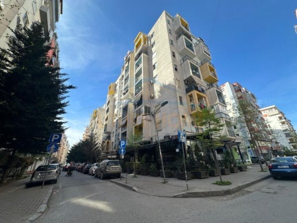 Shitet, Dyqan, Yzberisht, Tiranë *Nderrim me makine ose Gomone* 175000€