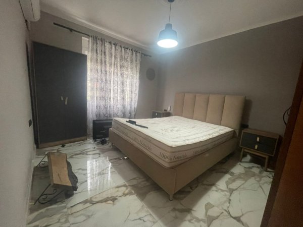 Shitet apartament 1+1 ne qender te Korces