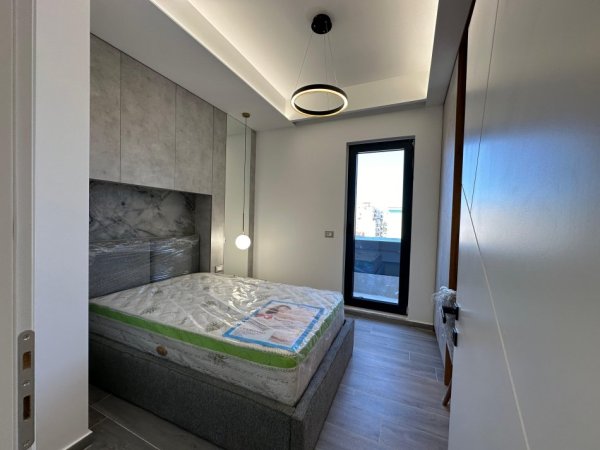 Jepet me qera Apartament 2+1+2 tek Shkolla e Kuqe