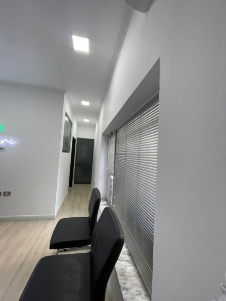 SHITET AMBJENT BIZNESI 32M2 KATI 0 95000 EURO SELVIA