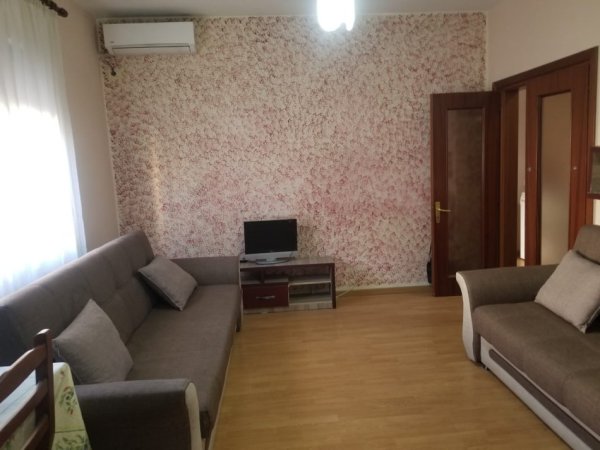 Jepet me qera Apartamenti 1+1 450€ , rruga e Durresit prane shkolles Qemal Stafa+Vendparkim i perfshire ne cmim.