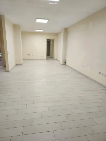 Zyre Me Qera Tek Pazari I Ri (ID BZ2316) Tirane