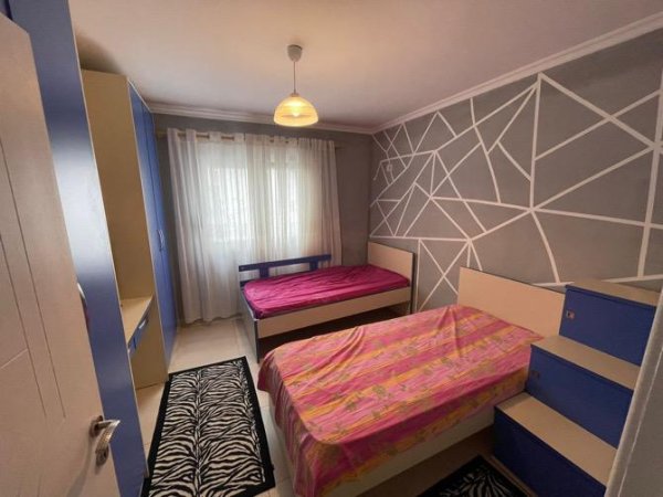 Jepet me qera Apartament 2+1 , rruga Kongresi Manastirit