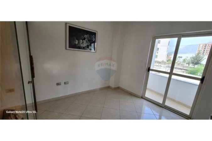 Apartament 2+1 me Qira, Siri Kodra