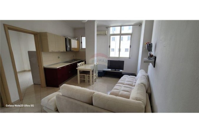 Apartament 2+1 me Qira, Siri Kodra