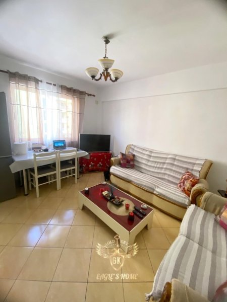 Shitet Super Apartament
• 2+1 me Ballkon
• 76 Metra neto te brendshme 
• Kati 3 pallat egzistues i katert nga toka.
• Mobiluar
• Orientim Jug Lindje
• Dokumentacion i rregullt hipotekor
• Zone shume e preferuar, prane shkollave,cerdhe,supermarkete etj
🏡Ish Rajoni🏡
• 72'000€✅
📲 +355 069 37 80 684