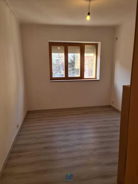 Shitet apartament 1+1 Tek 21 Dhjetori [ID PE20]