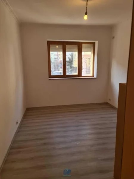 Shitet apartament 1+1 Tek 21 Dhjetori [ID PE20]