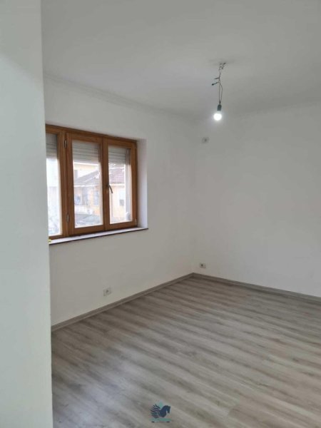 Shitet apartament 1+1 Tek 21 Dhjetori [ID PE20]