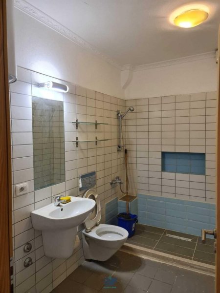 Shitet apartament 1+1 Tek 21 Dhjetori [ID PE20]