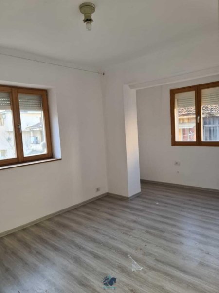 Shitet Apartament 1+1 Tek 21 Dhjetori [ID PE21]