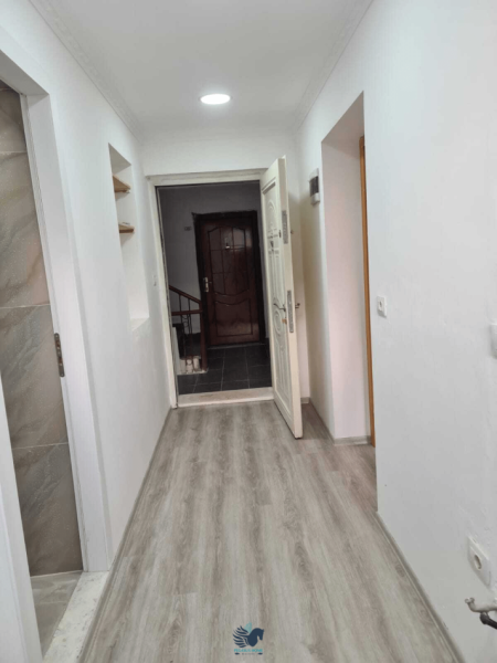 Shitet Apartament 1+1 Tek 21 Dhjetori [ID PE21]