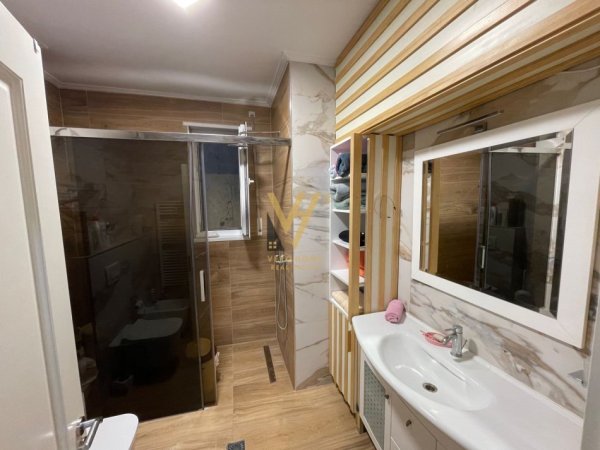 SHITET APARTAMENT 3+1+2+DY POSTA PARKIMI TEK SHALLVARET 600.000 EURO