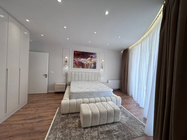 Shitet Apartament 3+1+2 tek Liqeni i Thate