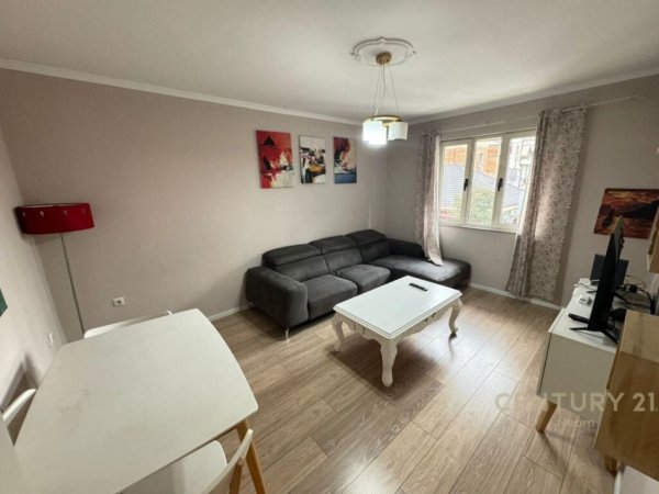 SHITET APARTAMENT 1+1 TEK 21 DHJETORI!