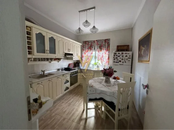 SHITET APARTAMENT 3+1  85M2 TEK MINISTRIA E DREJTESISE 195.000 EURO