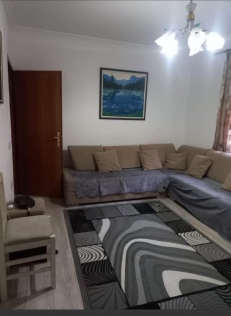 Shitet Apartament 1+1 ( 21 Dhjetori )