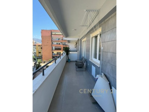 Apartment me qira 2+1+2 te Komuna e Parisit 800€/muaj