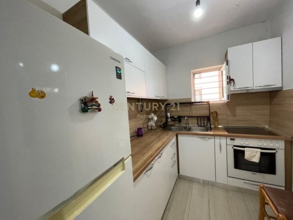 APARTAMENT 2+1 ME QIRA PRANE PROKURORISE,TIRANE! ,450euro