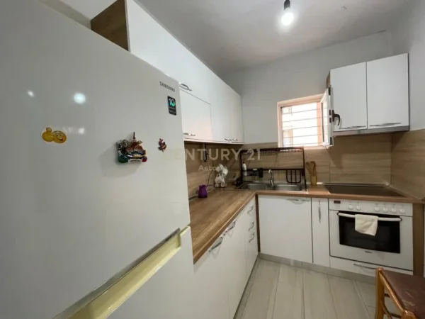 APARTAMENT 2+1 ME QIRA PRANE PROKURORISE,TIRANE! ,450euro