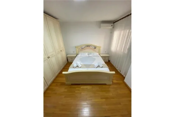 Shitet Apartament 2+1+2 tek LSI, Bllok