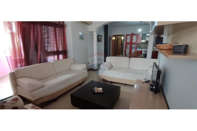 Ofrohet per qira apartament 2+1+2