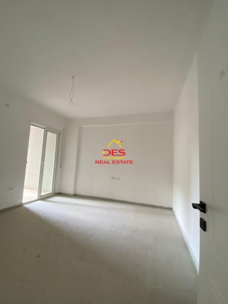 SHITET APARTAMENT 2+1 NË LUNGOMARE ,VLORË.