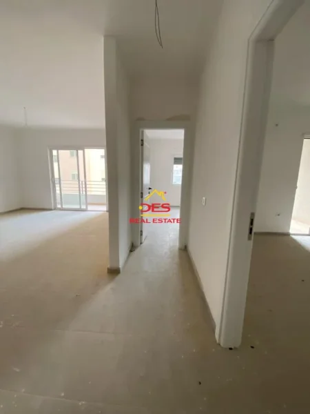SHITET APARTAMENT 2+1 NË LUNGOMARE ,VLORË.