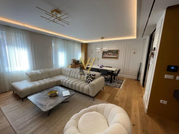 SHITET APARTAMENT 3+1+2+DY POSTA PARKIMI TEK SHALLVARET 700.000 EURO