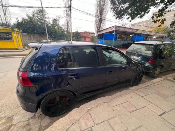 Shitet Golf 5 GTI 3000 euro