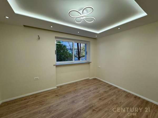 Apartament 3+1 per shitje te Zogu i Zi