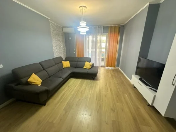 Shitet apartament 3+1+2+2poste parkimi te Kopshti Zoologjik, 248'000 Euro