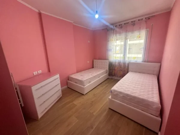 Shitet apartament 3+1+2+2poste parkimi te Kopshti Zoologjik, 248'000 Euro